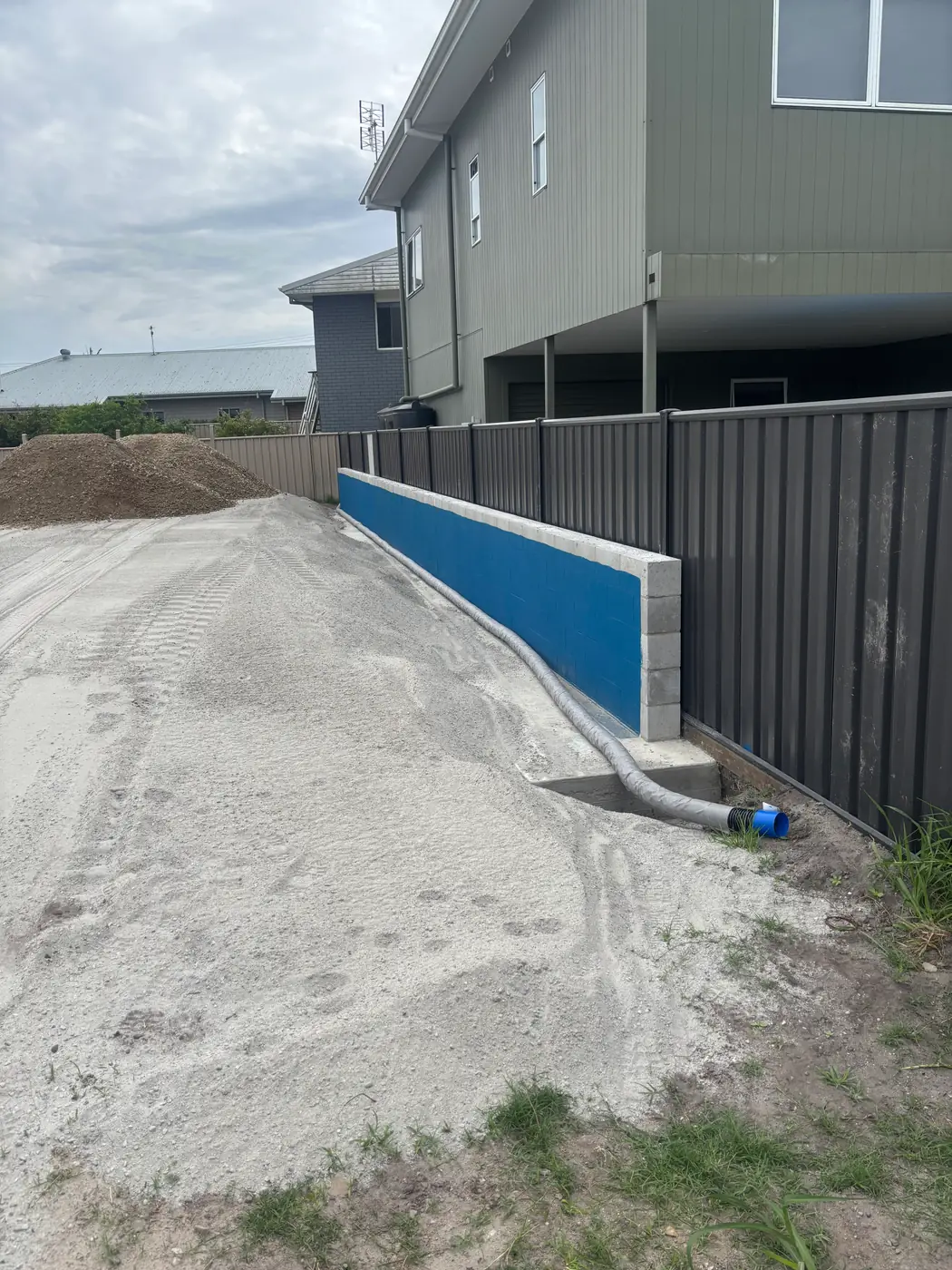 Waterproofed retaining wall and drainage on a residential build